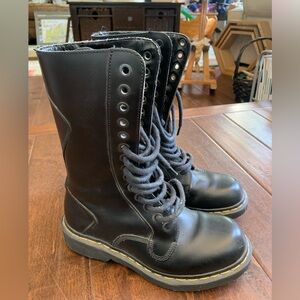 Dr. Martens 14 hole leather combat boots - made in England 90’s